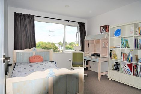 Photo of property in 27 Waterloo Road, Milford, Auckland, 0620