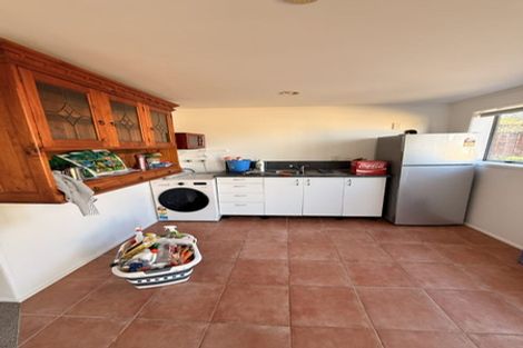 Photo of property in 158 Aviemore Drive, Highland Park, Auckland, 2010