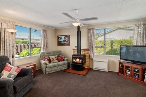Photo of property in 25 Matthew Place, Kawaha Point, Rotorua, 3010