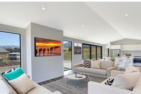 Photo of property in 16 Kinross Lane, Jacks Point, Queenstown, 9371
