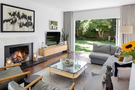 Photo of property in 76 Princes Street, Cambridge, 3434