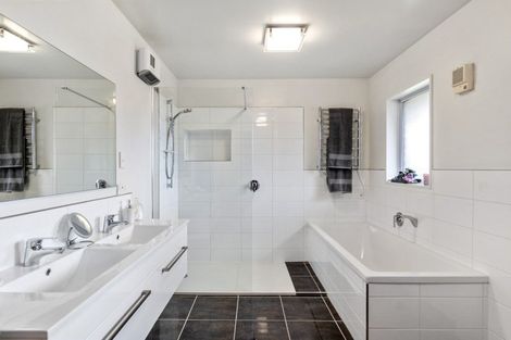 Photo of property in 33 Oakden Drive, Darfield, 7510