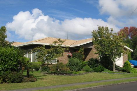 Photo of property in 10 Woodfern Crescent, Titirangi, Auckland, 0604