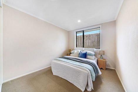 Photo of property in 24 Mt Lebanon Crescent, The Gardens, Auckland, 2105