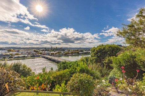 Photo of property in 48 Hipango Terrace, Durie Hill, Whanganui, 4500