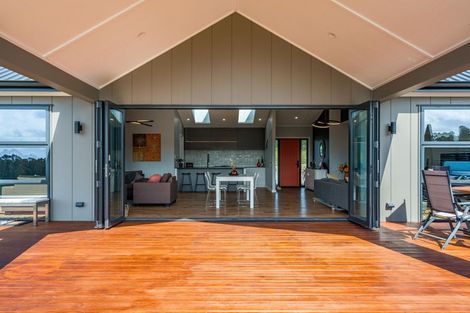 Photo of property in 5 Vickers Way, Acacia Bay, Taupo, 3385