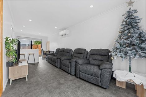 Photo of property in 2/78 Swaffield Road, Papatoetoe, Auckland, 2025