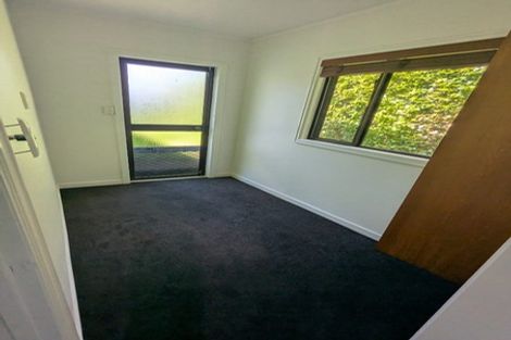 Photo of property in 2/5 Seacliffe Avenue, Belmont, Auckland, 0622