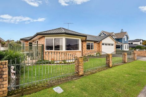 Photo of property in 15 Alice Avenue, Orewa, 0931