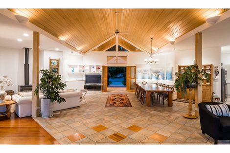 Photo of property in 2 Doves Bay Road, Kerikeri, 0294