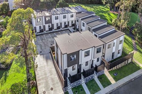 Photo of property in 2/60 Kemp Road, Massey, Auckland, 0614