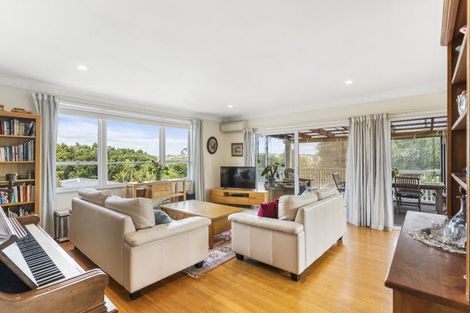 Photo of property in 32 Windy Ridge Road, Glenfield, Auckland, 0629