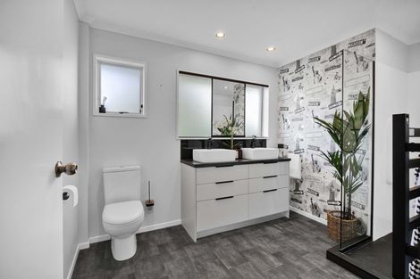 Photo of property in 20 Truby King Street, Merrilands, New Plymouth, 4312