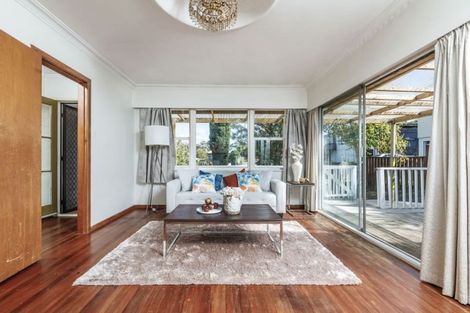 Photo of property in 49 Totaravale Drive, Totara Vale, Auckland, 0629