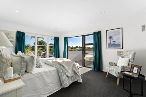 Photo of property in 28 London Street, Te Atatu Peninsula, Auckland, 0610