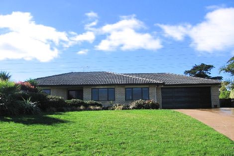 Photo of property in 10 Opal Close, Rosedale, Auckland, 0632