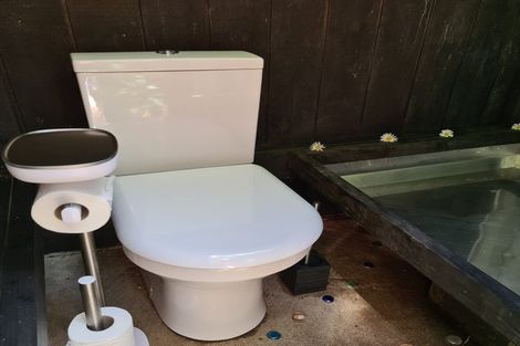 Photo of property in 10-12 Glenesk Road, Piha, New Lynn, 0772