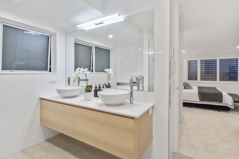 Photo of property in 9 Commodore Parry Road, Castor Bay, Auckland, 0620