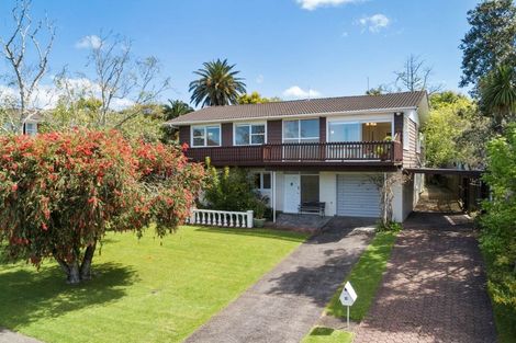 Photo of property in 24 Manhattan Heights, Glendene, Auckland, 0602