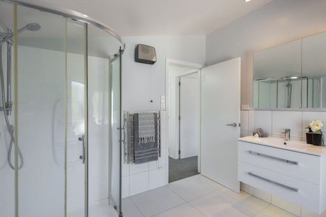 Photo of property in 8/61 Black Rock Road, Newlands, Wellington, 6037