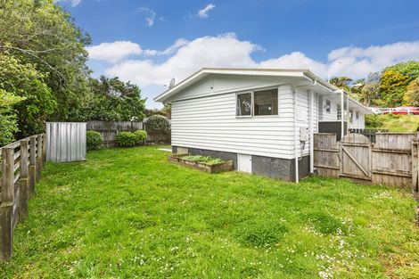 Photo of property in 169b Newlands Road, Newlands, Wellington, 6037