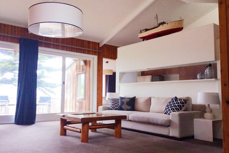 Photo of property in 2 Maramanui Way, Karaka Bays, Wellington, 6022