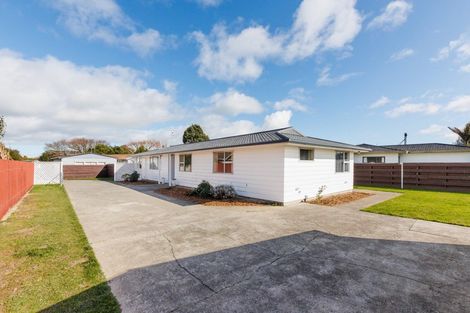 Photo of property in 11 Cecil Place, Cloverlea, Palmerston North, 4412