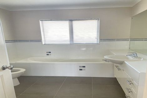 Photo of property in 6 Oswald Close, Flat Bush, Auckland, 2016