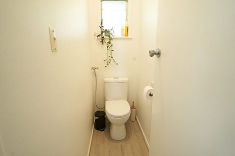 Photo of property in 1/12 Lake Road, Northcote, Auckland, 0627