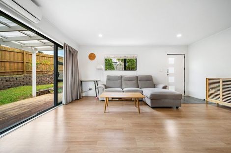 Photo of property in 2/109 Target Road, Totara Vale, Auckland, 0629