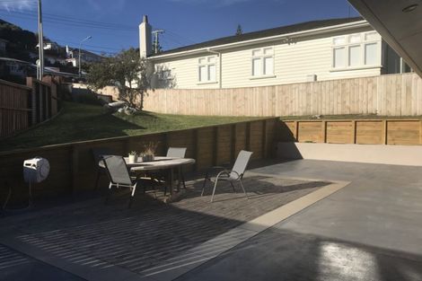 Photo of property in 1 Cherry Grove, Strathmore Park, Wellington, 6022