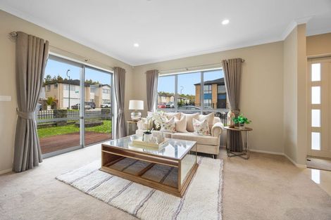 Photo of property in 1 Creggan Crescent, Flat Bush, Auckland, 2019
