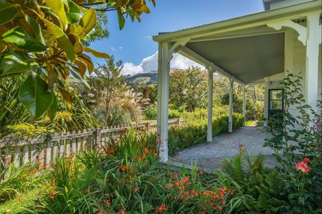 Photo of property in 5849 Christchurch Akaroa Road, Duvauchelle, Akaroa, 7582