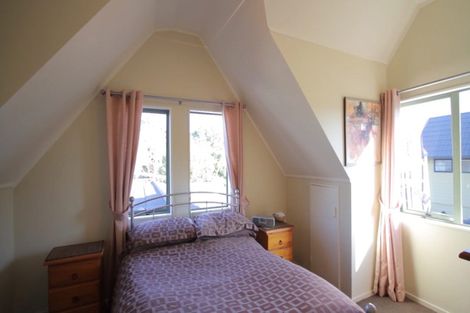 Photo of property in 2/42 Headcorn Place, Botany Downs, Auckland, 2010