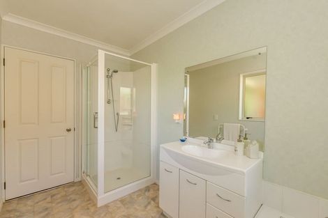 Photo of property in 8 Balmerino Grove, Waikanae, 5036