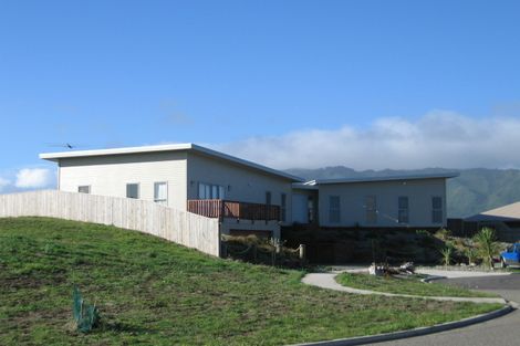 Photo of property in 29 Pharazyn Avenue, Waikanae Beach, Waikanae, 5036