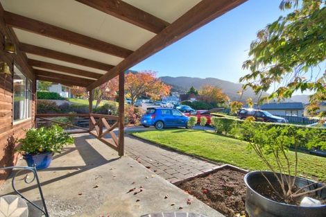 Photo of property in 4a Avalon Crescent, Fernhill, Queenstown, 9300