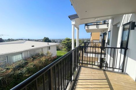 Photo of property in 104/318 Wairau Road, Glenfield, Auckland, 0629