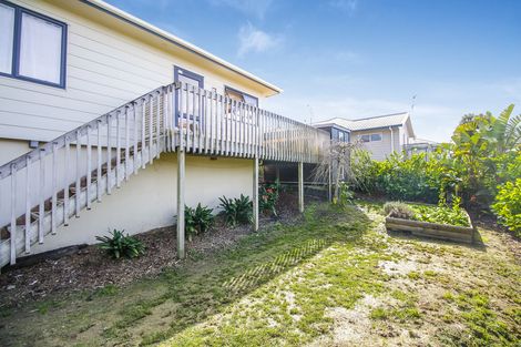 Photo of property in 49 Garton Drive, Massey, Auckland, 0614