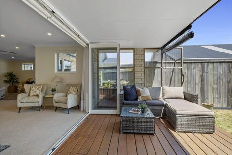 Photo of property in 48 Wallace Place, Westown, New Plymouth, 4310