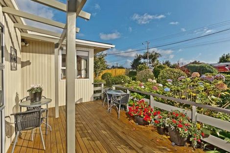 Photo of property in 65 Pupuke Road, Birkenhead, Auckland, 0627