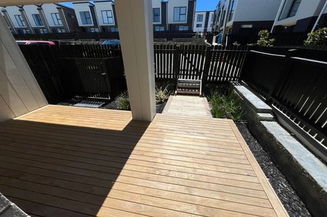 Photo of property in 36 Huri Street, Mangere Bridge, Auckland, 2022