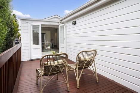Photo of property in 24 Alberta Street, Point Chevalier, Auckland, 1022