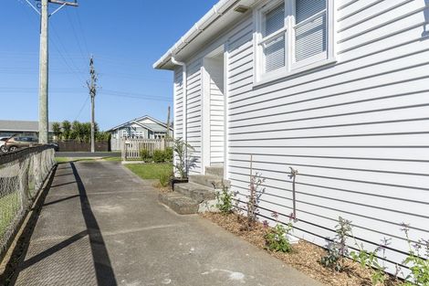 Photo of property in 38-40 Parris Street, Waitara, 4320