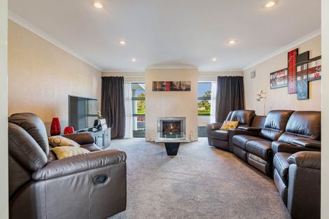 Photo of property in 88 Boord Crescent, Kumeu, 0891