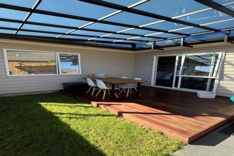 Photo of property in 32 Whareatua Avenue, Takanini, 2112