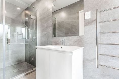 Photo of property in 43c Fitzherbert Avenue, West Harbour, Auckland, 0618