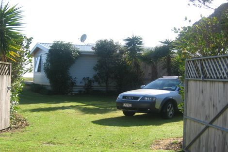 Photo of property in 105 Omara Place, Matarangi, Whitianga, 3592