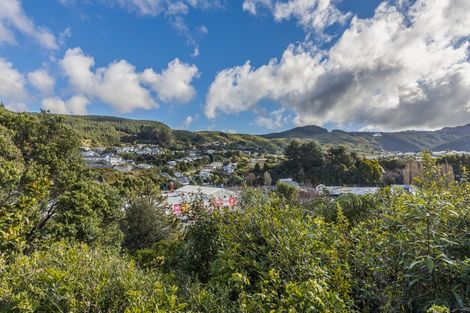 Photo of property in 11b Florio Terrace, Tawa, Wellington, 5028