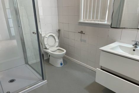 Photo of property in 1/22 Cliff View Drive, Green Bay, Auckland, 0604